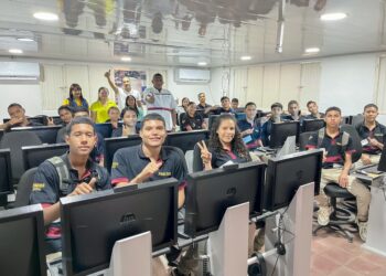 Fonseca fortalece la educación con nuevas aulas interactivas