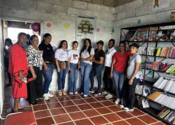 Uniguajira promueve la lectura en comunidad indígena de Apunimana con nueva biblioteca escolar