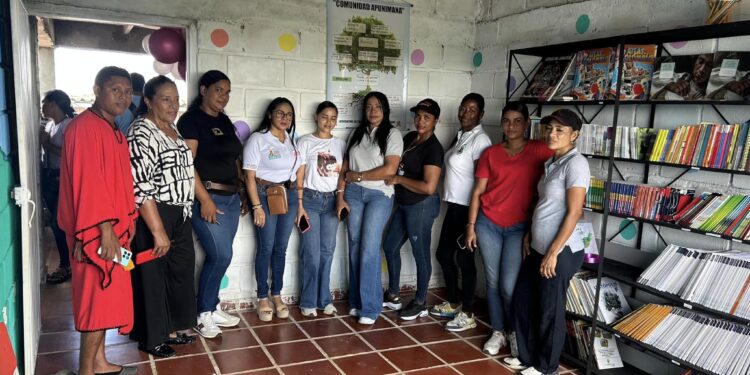 Uniguajira promueve la lectura en comunidad indígena de Apunimana con nueva biblioteca escolar