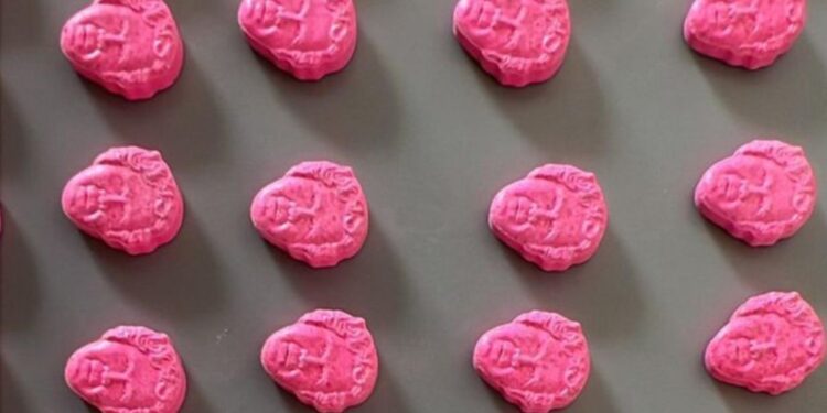 En vías de Bolívar hallan 130 dosis de droga sintética con la cara de Pablo Escobar