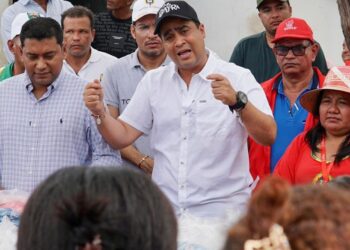 Gobernador de La Guajira entrega ayudas humanitarias y anuncia mejoras en Maicao