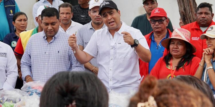 Gobernador de La Guajira entrega ayudas humanitarias y anuncia mejoras en Maicao