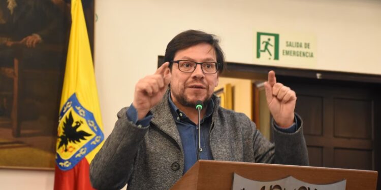 Fiscalía abre investigación formal contra Diego Cancino por presunto acto sexual violento