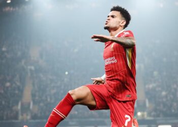 Luis Díaz brilla con triplete en Champions y lleva a Liverpool al liderato