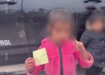 Rescatan a niña salvadoreña de 2 años tras cruzar sola la frontera sur de Estados Unidos