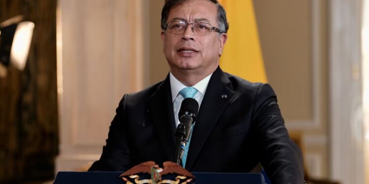 Gustavo Petro anunció que Colombia también pedirá visa a los ciudadanos de Reino Unido: “Es principio de reciprocidad”