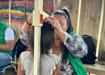 En misión humanitaria conjunta, el Icbf brinda atención a niñas y niños de comunidades wiwa