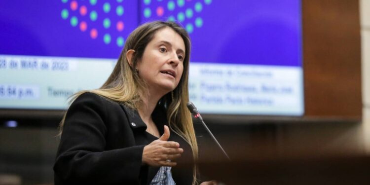 Senadora Paloma Valencia denuncia presuntas irregularidades en finanzas de Nueva EPS