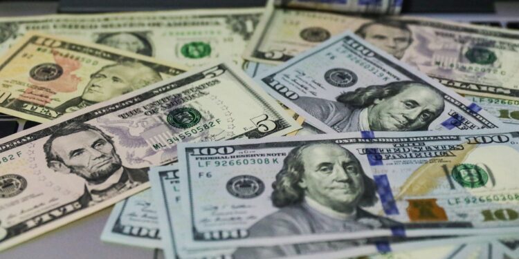 Dólar en Colombia volvió a romper la barrera de los $4.400 este martes tras anuncios de Trump sobre aranceles