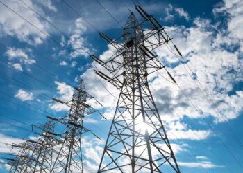 Colombia reanuda venta de energía a Ecuador ante su actual crisis energética