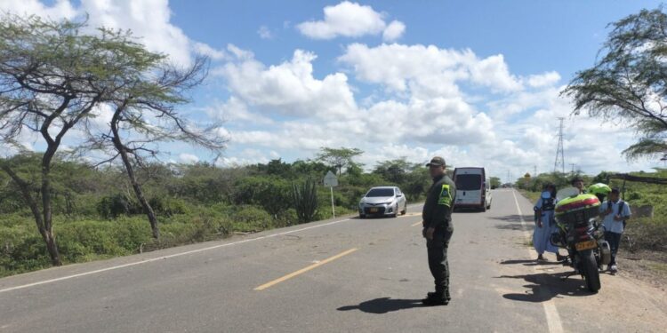Levantan bloqueo en la Troncal del Caribe tras acuerdos entre delegados de la Alcaldía de Manaure y comunidad wayuú