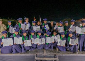 17 jóvenes wayuú se graduaron como bachilleres prestando su Servicio Militar