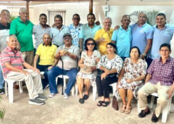 Una tertulia diferente, un encuentro en donde se habla de todo y de todos