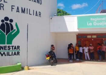 Operadores y madres comunitarias se toman sedes del ICBF en Riohacha, por falta de pagos