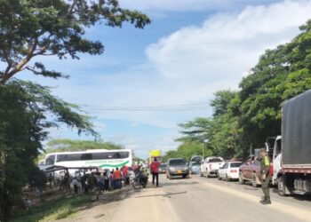 Levantan bloqueo en la vía Riohacha – Maicao tras acuerdos entre la comunidad wayuú e Icbf La Guajira