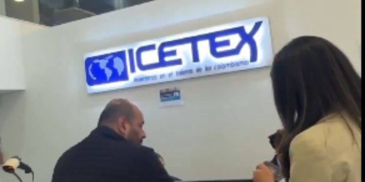 ‘Pimponeo’ entre ministerios de Hacienda y Educación deja en vilo recursos para el ICETEX