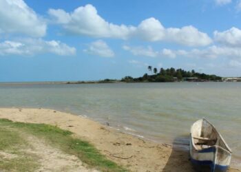 Dos menores de edad que salieron a pescar en un cayuco en la boca de Camarones se encuentran desaparecidos