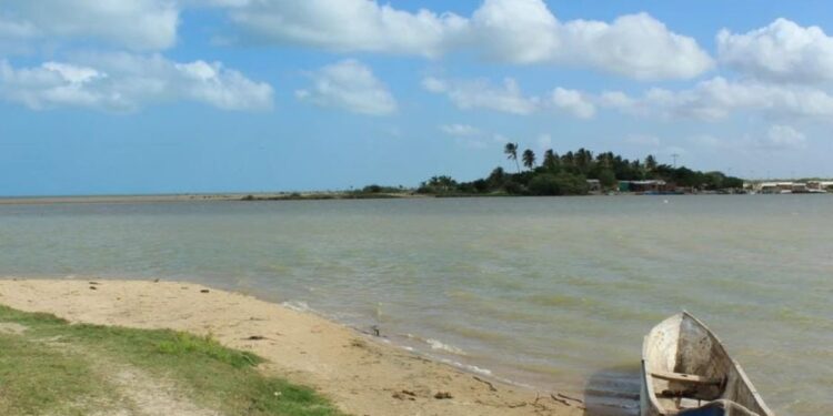 Dos menores de edad que salieron a pescar en un cayuco en la boca de Camarones se encuentran desaparecidos