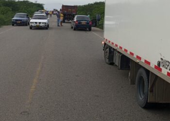Se levanta bloqueo en la vía Riohacha – Cuestecitas tras acuerdo de reponer transformador