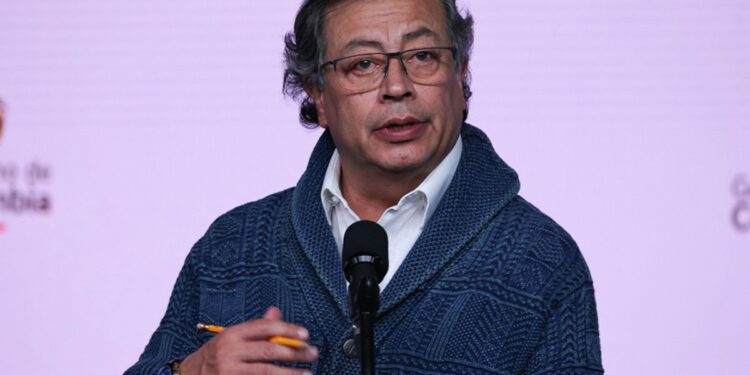 Efraín Cepeda presuntamente culpable por dejar al país sin dinero, según el presidente Petro