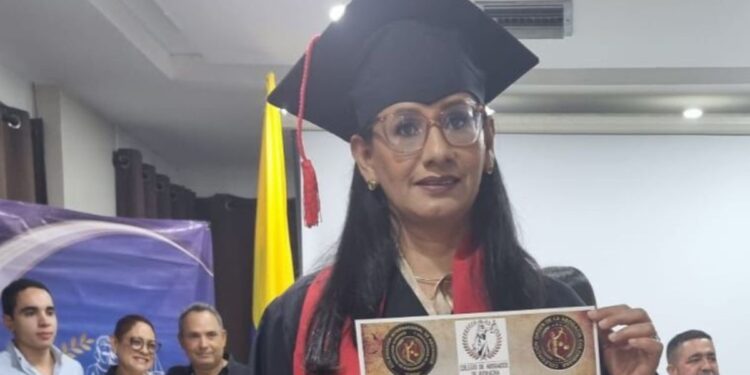 Adriana Altahona Mora recibe Doctorado Honoris Causa por su destacada labor en Derechos Humanos