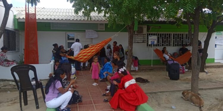 Trabajadoras de fundaciones que atienden pilotaje del Icbf continúan en protesta en la zonal 4 de Manaure