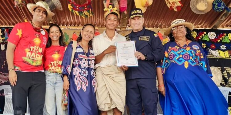 50 jóvenes wayuú de Karasúa en la Alta Guajira recibieron su grado de bachiller