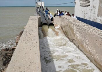 Alcalde de Manaure, gobernador y Sama, logran la reactivación de la planta de bombeo de sal S1