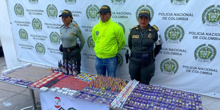 Policía Nacional incauta más de 2.5 kilos de pólvora en el mercado público de Riohacha