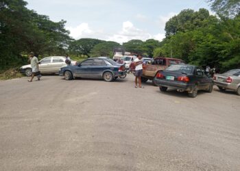 Comunidad y transportadores bloquean  las vías Maicao – Riohacha y Riohacha- Cuestecita