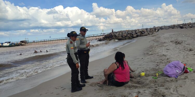 ‘Civiplaya’: Campaña de sensibilización a turistas y locales en Riohacha para un turismo seguro y responsable