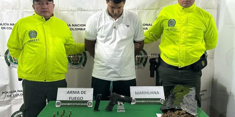 Capturan a hombre presuntamente vinculado al tráfico de drogas y alquiler de armas ilegales en Riohacha