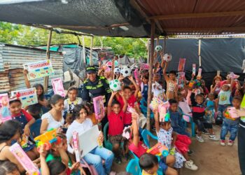 Prevención y solidaridad marcan la campaña navideña ‘Un regalo por una sonrisa’ en Maicao