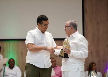 Jairo Aguilar Deluque es reconocido como el Mejor Gobernador del Caribe por la Acord