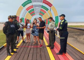 Policía Nacional refuerza medidas de prevención contra el secuestro y la extorsión en zona turística de Riohacha