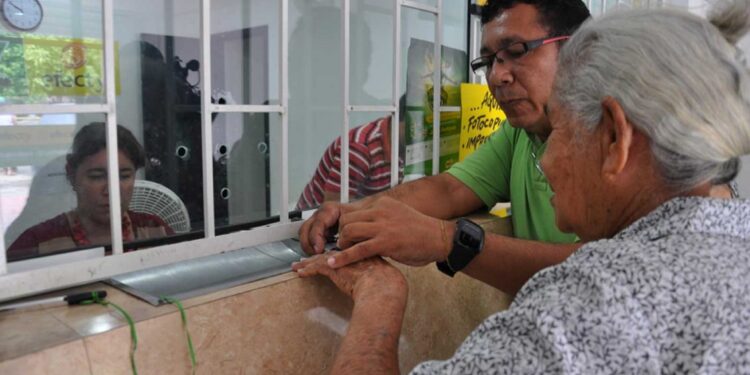 Más de 1,6 millones de adultos mayores en pobreza extrema recibirán $226 mil millones