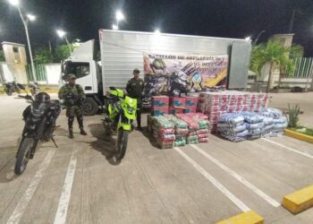 En la vía Albania – Maicao recuperan camión cargado de alimentos robado en el sector de Paradero