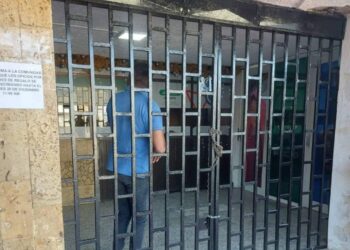 Vigilantes de instituciones educativas de Maicao se tomaron instalaciones de la alcaldía por pagos atrasados