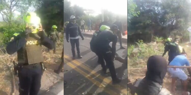 A las ‘malas’, la Policía, conductores y viajeros desbloquearon la vía nacional en San Juan del Cesar