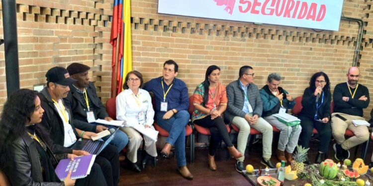 700 organizaciones sociales piden al Gobierno y a los actores armados cese al fuego para fin de año