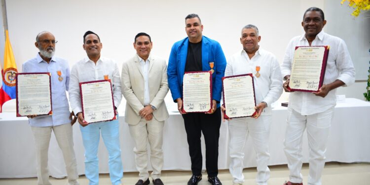 Congreso de la República otorgó reconocimiento ‘Orden de Caballero’ a juglares vallenatos