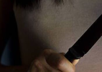 Entre la vida y la muerte se debate una joven que por poco es degollada por otra mujer en Riohacha