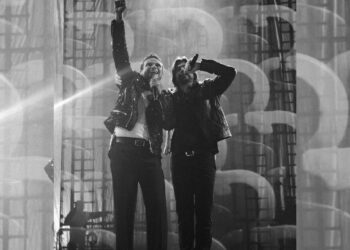 Silvestre Dangond y Juanes rindieron homenaje a Omar Geles durante concierto en Miami