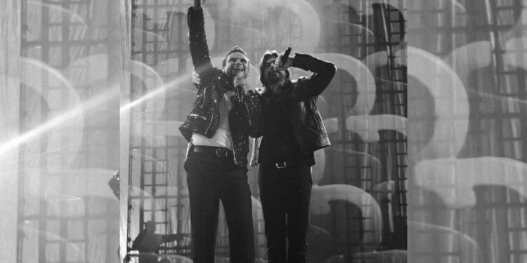 Silvestre Dangond y Juanes rindieron homenaje a Omar Geles durante concierto en Miami