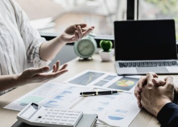 Jornada laboral en Colombia se reducirá nuevamente en 2025: ¿El salario se verá afectado?