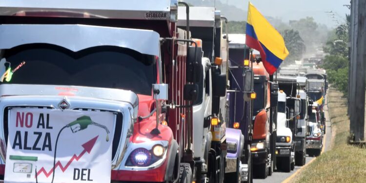Gremio camionero sostiene advertencia de paro nacional por incumplimiento de acuerdos y alza del diésel