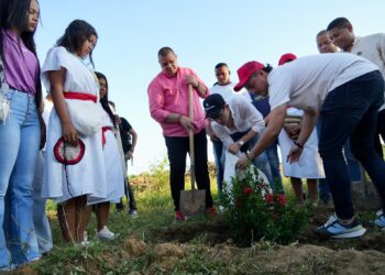 Ministro de Educación colocó la primera piedra de los nuevos bloques 9 y 10 de la sede principal de Uniguajira