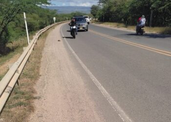 Roban señales de tránsito y barandas en la vía que comunica al municipio de Barrancas con Oreganal y Papayal