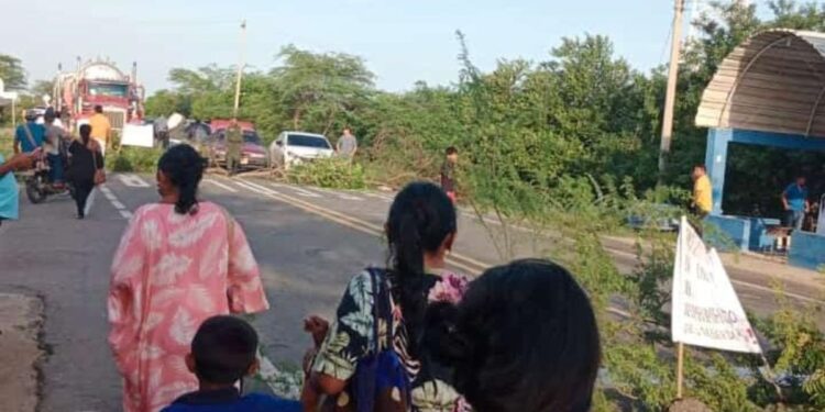 Desbloqueada la vía Riohacha – Maicao, tras acuerdos con manifestantes y empresa de transporte