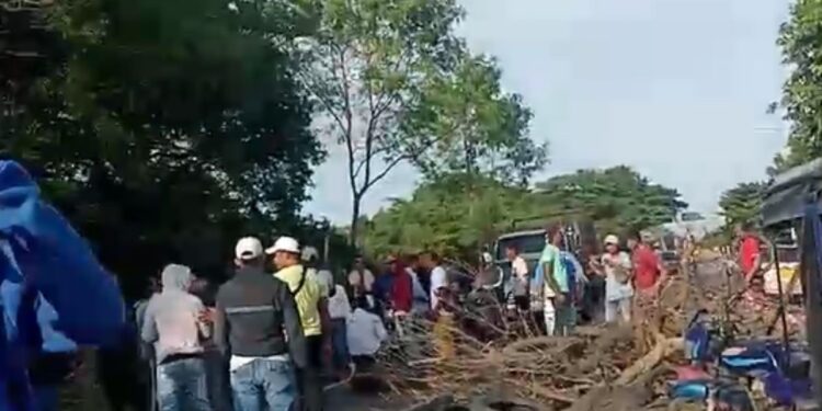 Mototaxista marchan en protesta por cámaras de fotomultas en San Juan del Cesar